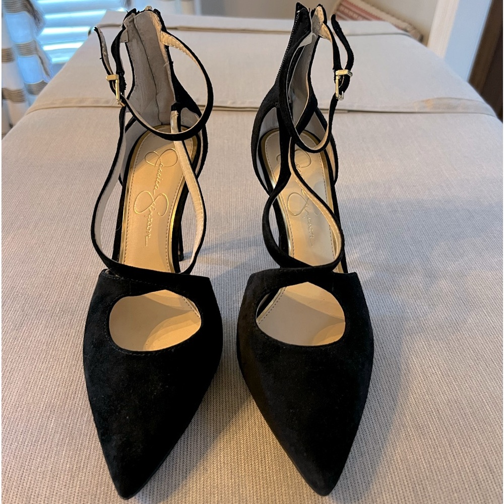 Jessica Simpson black pumps